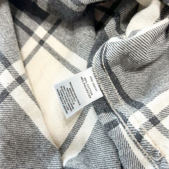 Field & Stream Women’s Plaid Flannel Button Up Shirt Gray Size Medium - Picture 4 of 6
